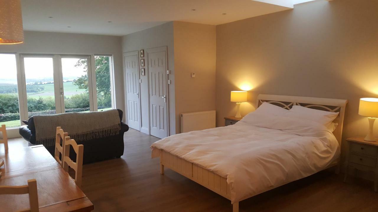 Ballinacarrick Apartment Ballynacarrick Upper ภายนอก รูปภาพ